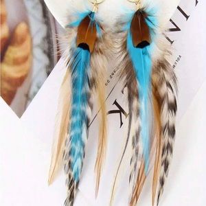 These light weight feather earrings will make you feel exotically beautiful🩵